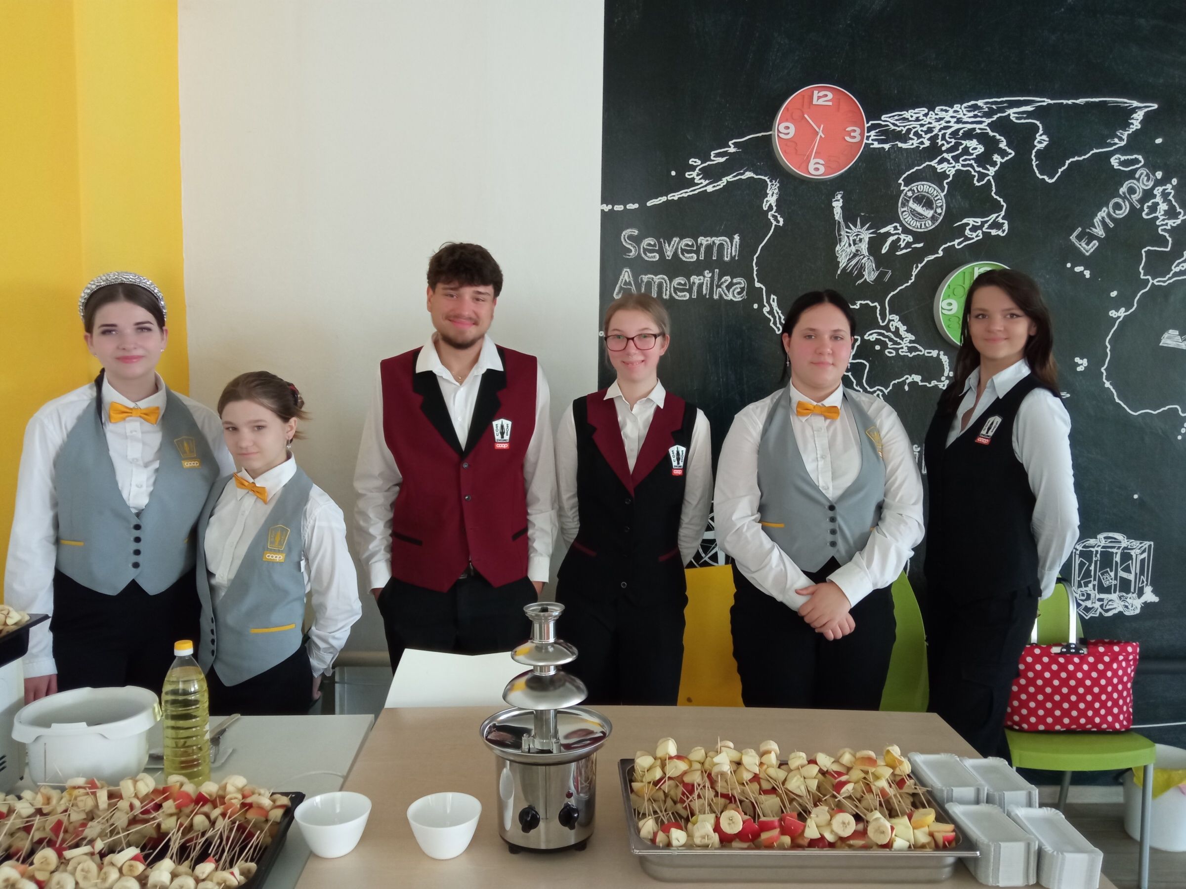 Featured image for “Den dětí v základní škole pomáhali zajistit žáci z Přímky”